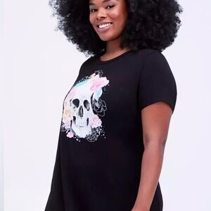 Torrid New Black Tee with Pink and Blue Floral Skull 💀 Graphic Plus Size 4X